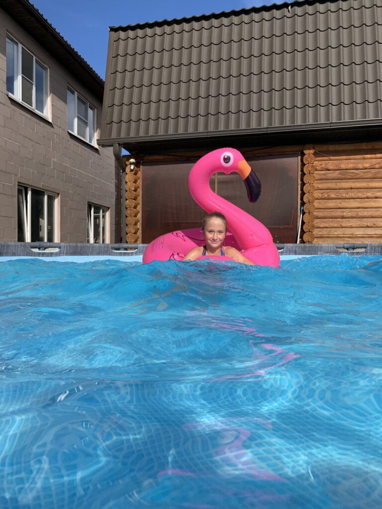 детский бассейн в Тенгинке Три Камня