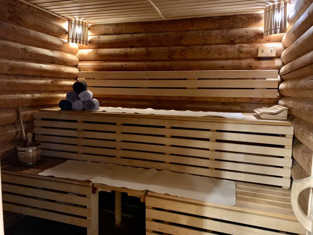 русская баня на дровах а гостевом доме Три камня