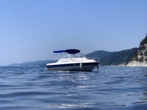 Морские прогулки на катере семейный отдых
