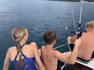 Морские прогулки на катере в Тенгинке