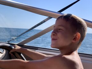 Морские прогулки на катере развлечение для детей