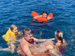 Морские прогулки на катере