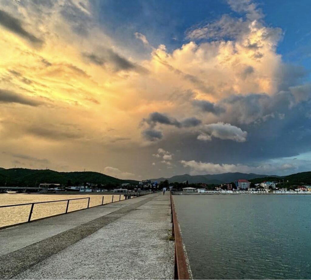 пляж Лермонтово в Три Камня