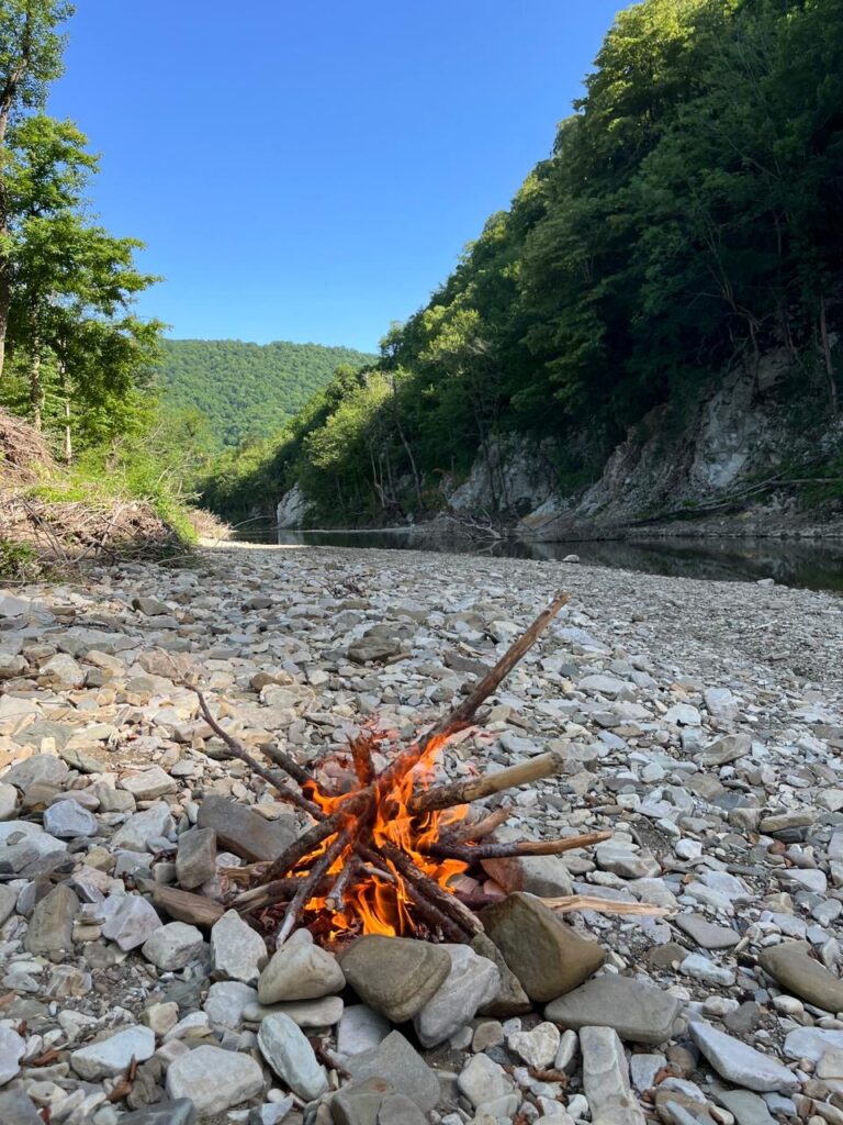 пикники в Тенгинке в Три Камня