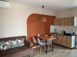 Интерьер семейного номера: двуспальная + две односпальные кровати