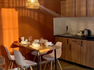 Интерьер семейного номера: двуспальная + две односпальные кровати