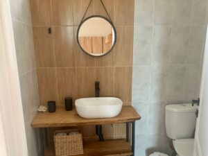 Интерьер семейного номера: двуспальная + две односпальные кровати